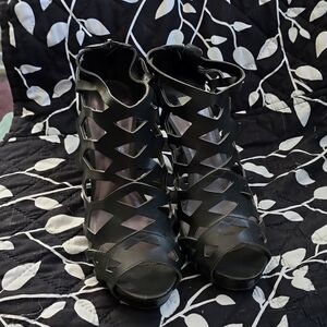 New Simply Vera / Vera Wang High Heels - Black Leather Size 8.5 Women's